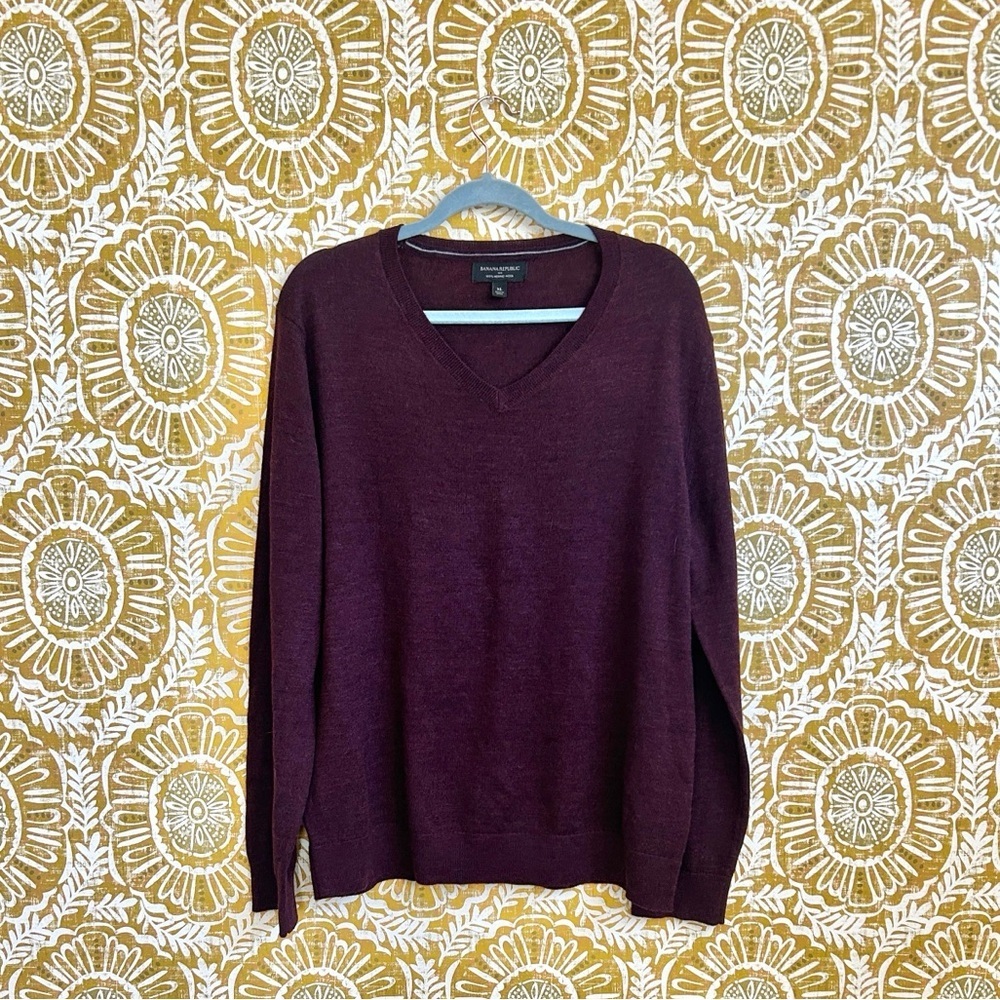 Banana Republic Men’s Burgundy Merino Wool V-Neck Sweater Sz XL - Picture 2 of 9
